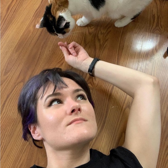 Meet your Posher, Adrienne - Picture 3 of 3